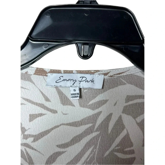 1742. EMORY PARK LONG SLEEVE CROPPED KIMONO WITH TIE IN THE FRONT SIZE SMALL - Picture 5 of 9